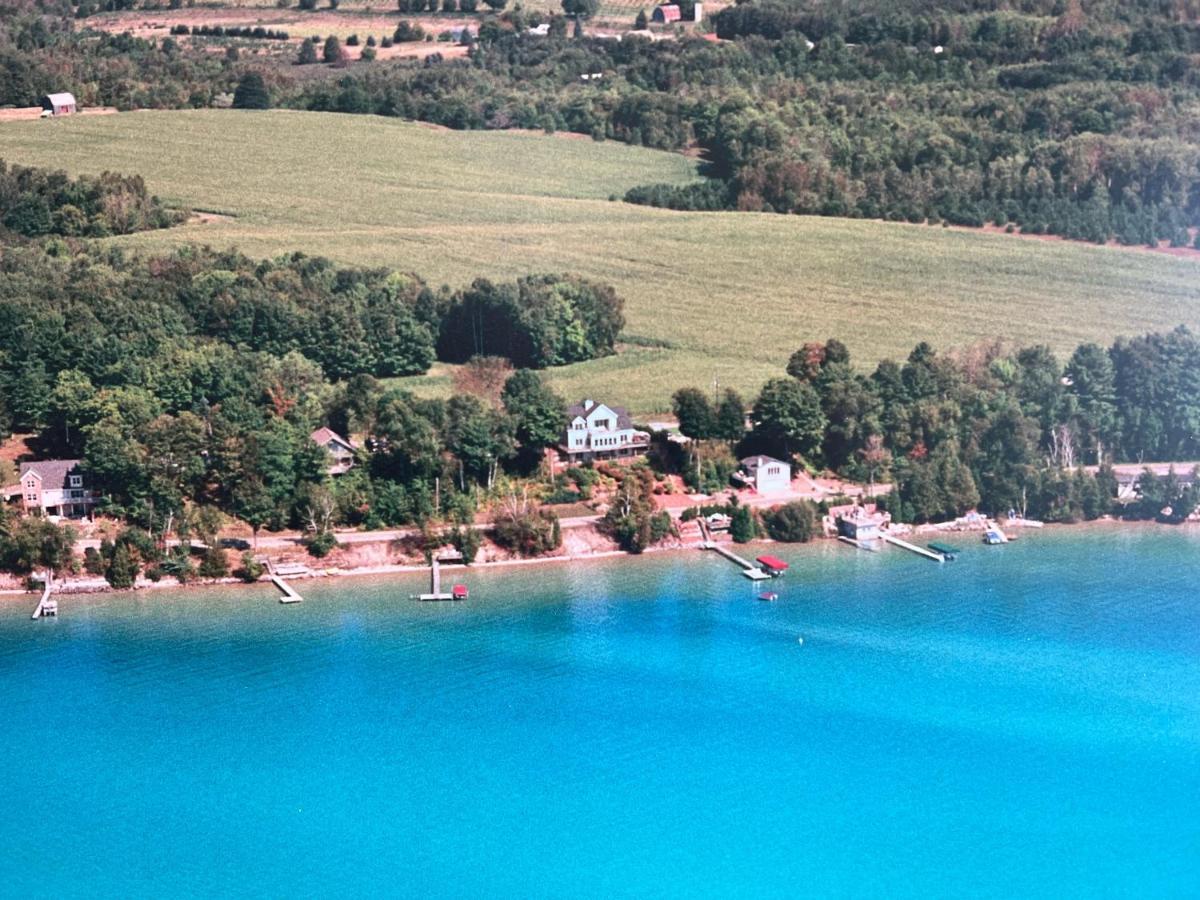 The Torch Lake Bed And Breakfast Central Lake Exterior foto