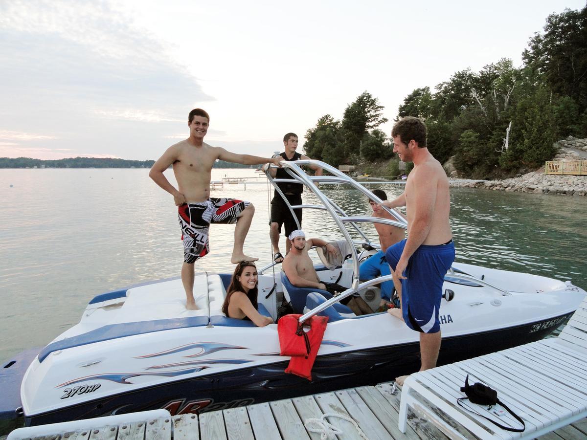 The Torch Lake Bed And Breakfast Central Lake Exterior foto