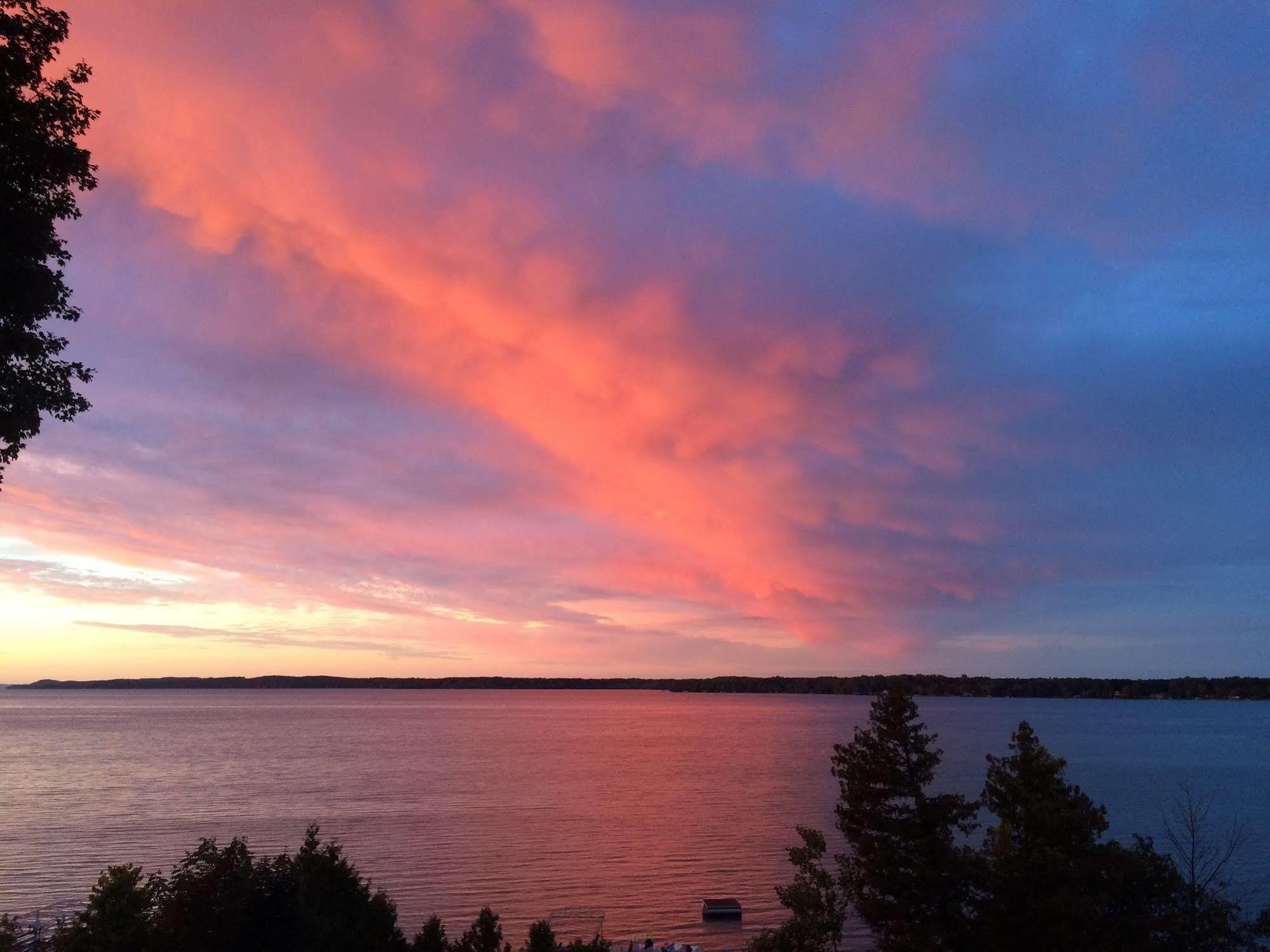 The Torch Lake Bed And Breakfast Central Lake Exterior foto